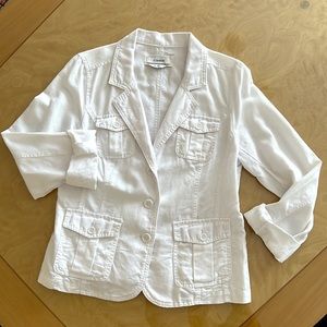 Summer light weight jacket in white by Caslon. Size M